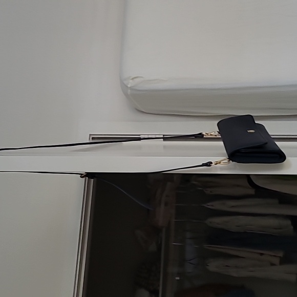 TOMMY HILFIGER NAVY BLUE CROSSBODY BAG - Picture 4 of 8